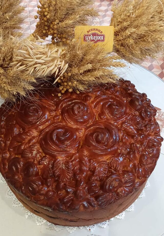 Смачні, свіжі та духмяні короваї з любов'ю виготовлені у Цукерні львівські додадуь Вашому святу неповторності.