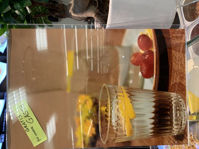 Wir bieten unseren Kunden Tafelwasser : Gratis 