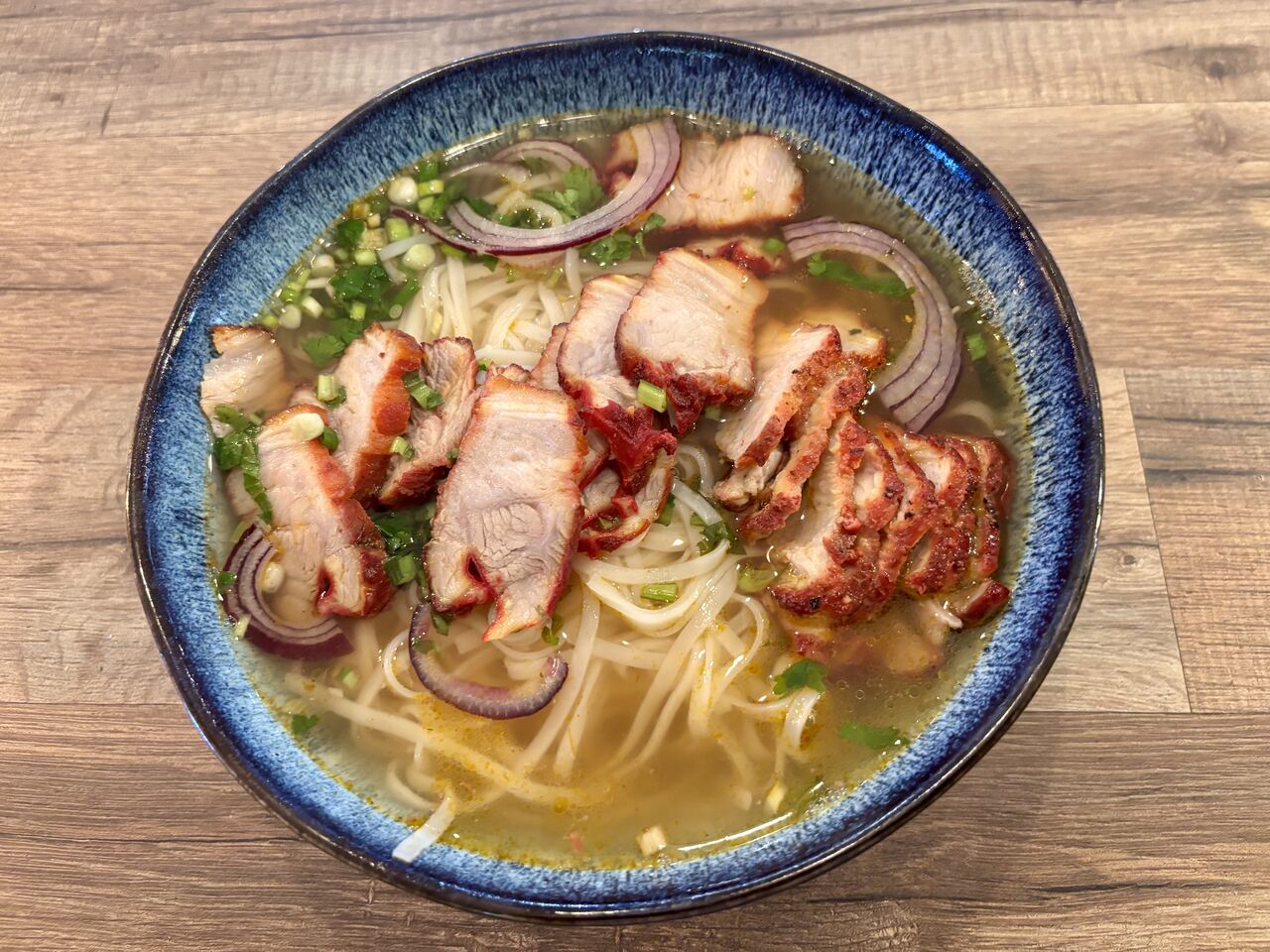 Soupe au porc laqué