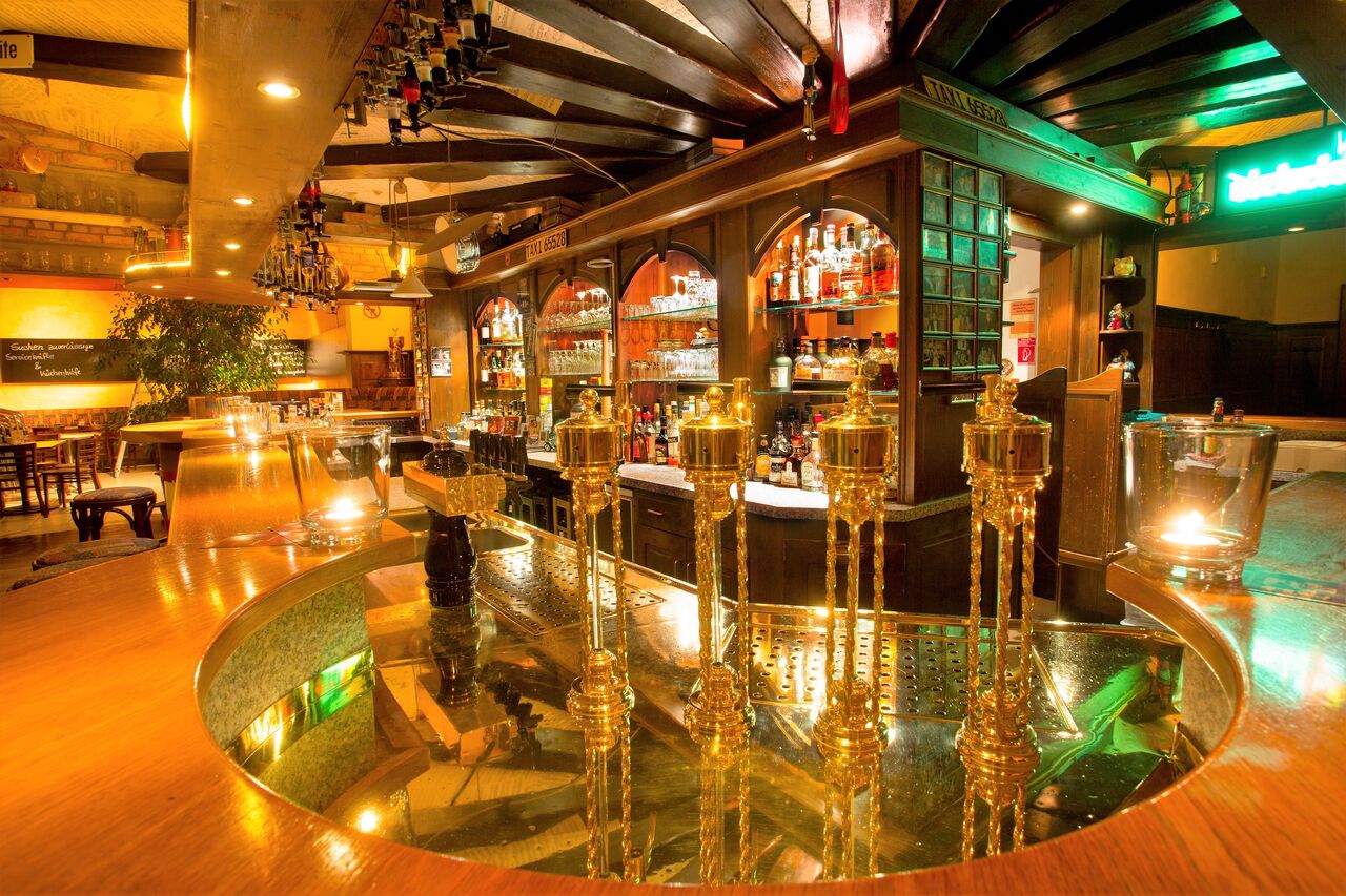 Herzlich willkommen! "Die BLECHTROMMEL" ist ein Restaurant mit Kultstatus seit 1994!