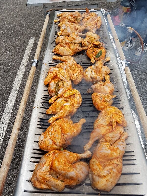 Poulet en crapodinne - 15€ par pers cuisson + découpe 