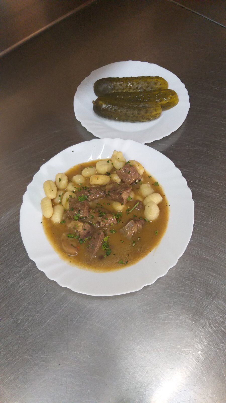 Junetina u gljivama s njokima