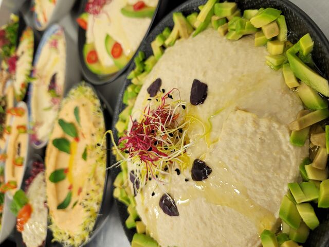 Houmous (Purée de pois chiche, crème de sésame, citron, huile d'olive)