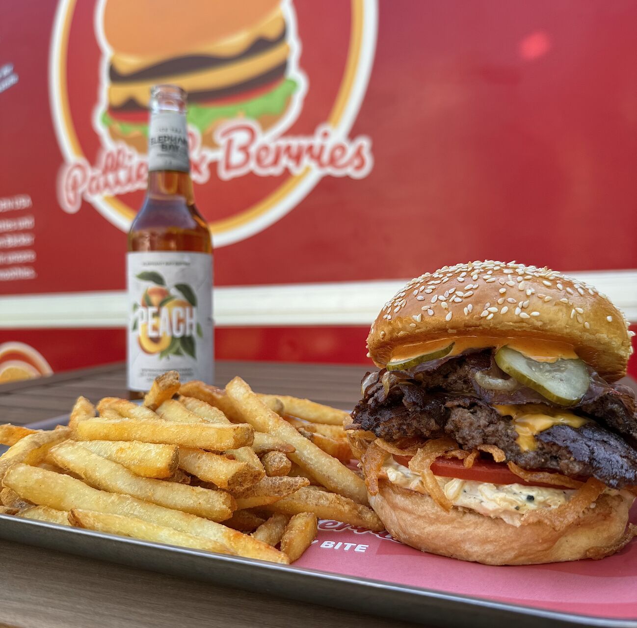 Burger mit Dry Aged Beef Bacon