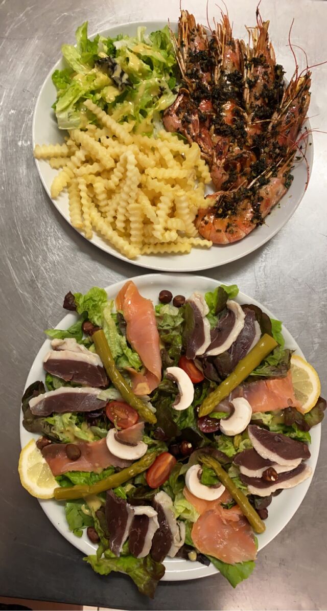 POELLEE DE GAMBAS ET NOTRE SALADE POCCO PIU XL