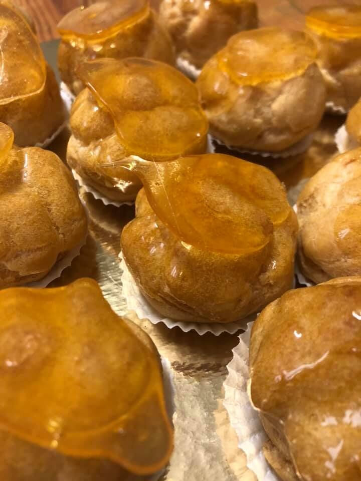 Choux crème vanillée et leurs chapeaux - caramel maison
