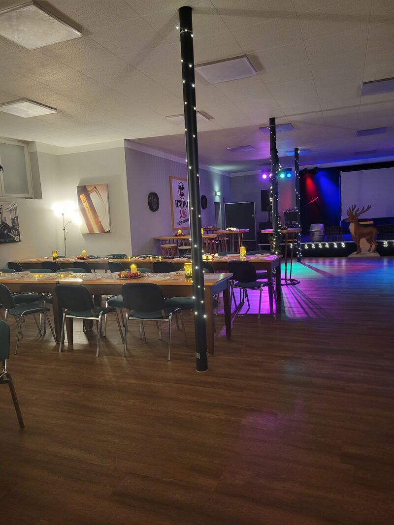 Saal zur Weihnachtszeit 
