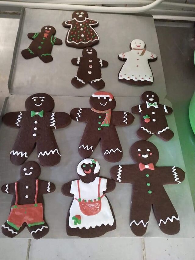 FIGURINE DIN TURTA DULCE INVELITA IN CIOCOLATA