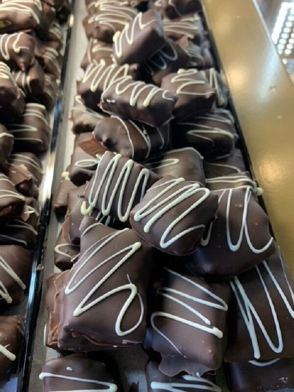 amandes , chocolat noir