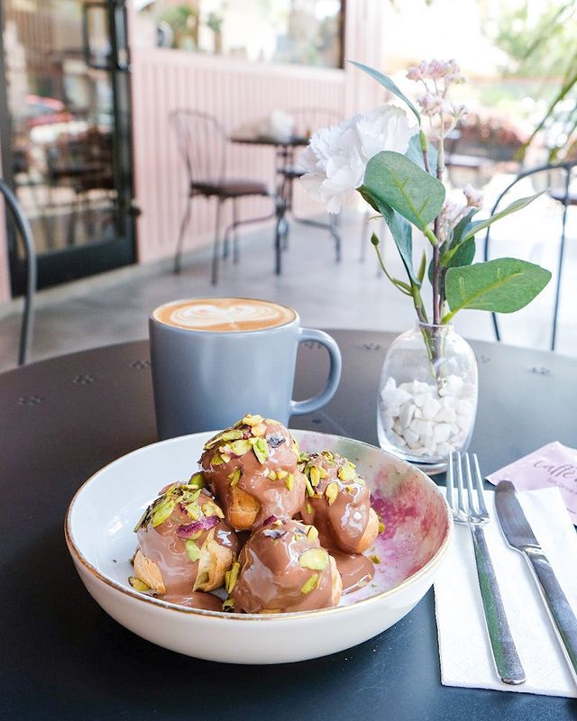 Prof. 💗 Bi’ telefon uzaktayız, Yemek Sepeti’ndeyiz, Getir Yemek’teyiz, Instagram’dayız 💞 Canınız iyi bir şey istediği an yanın