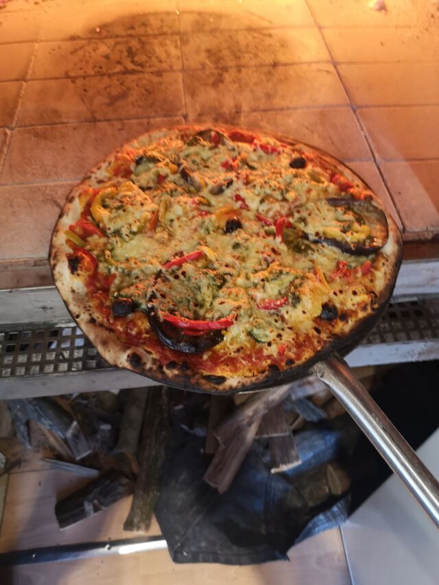 Une végétarienne sortie du four à bois 