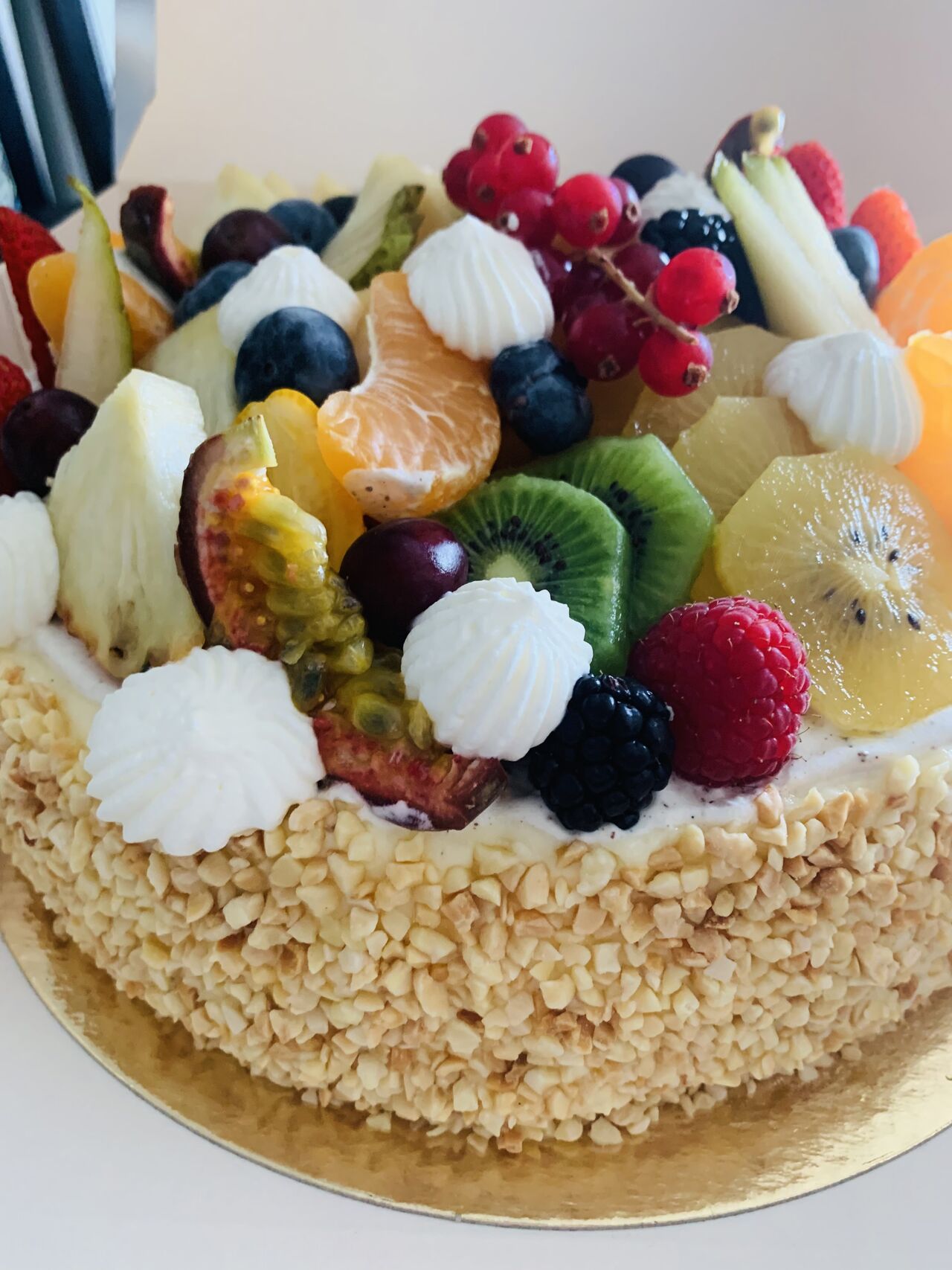 Tutti frutti
Génoise imbibé au sirop fruits frais et crème mousseline vanille 