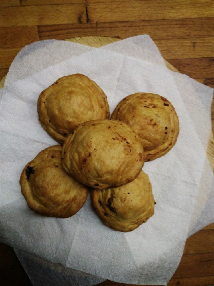 Naši tradiční snídaňovou nabídku rozšíříme o masové koláčky a že nejíte maso? Nevadí máme i vegetariánskou variantu. 