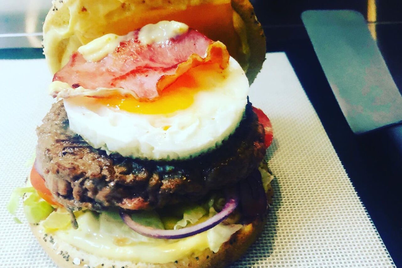 Mouries Tacos & Burgers