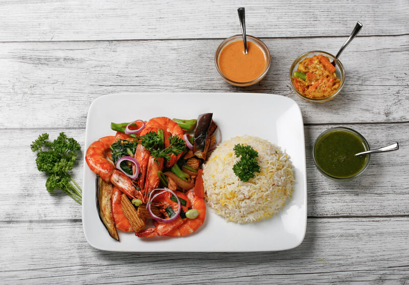 crevettes sauté campagner de riz blanc