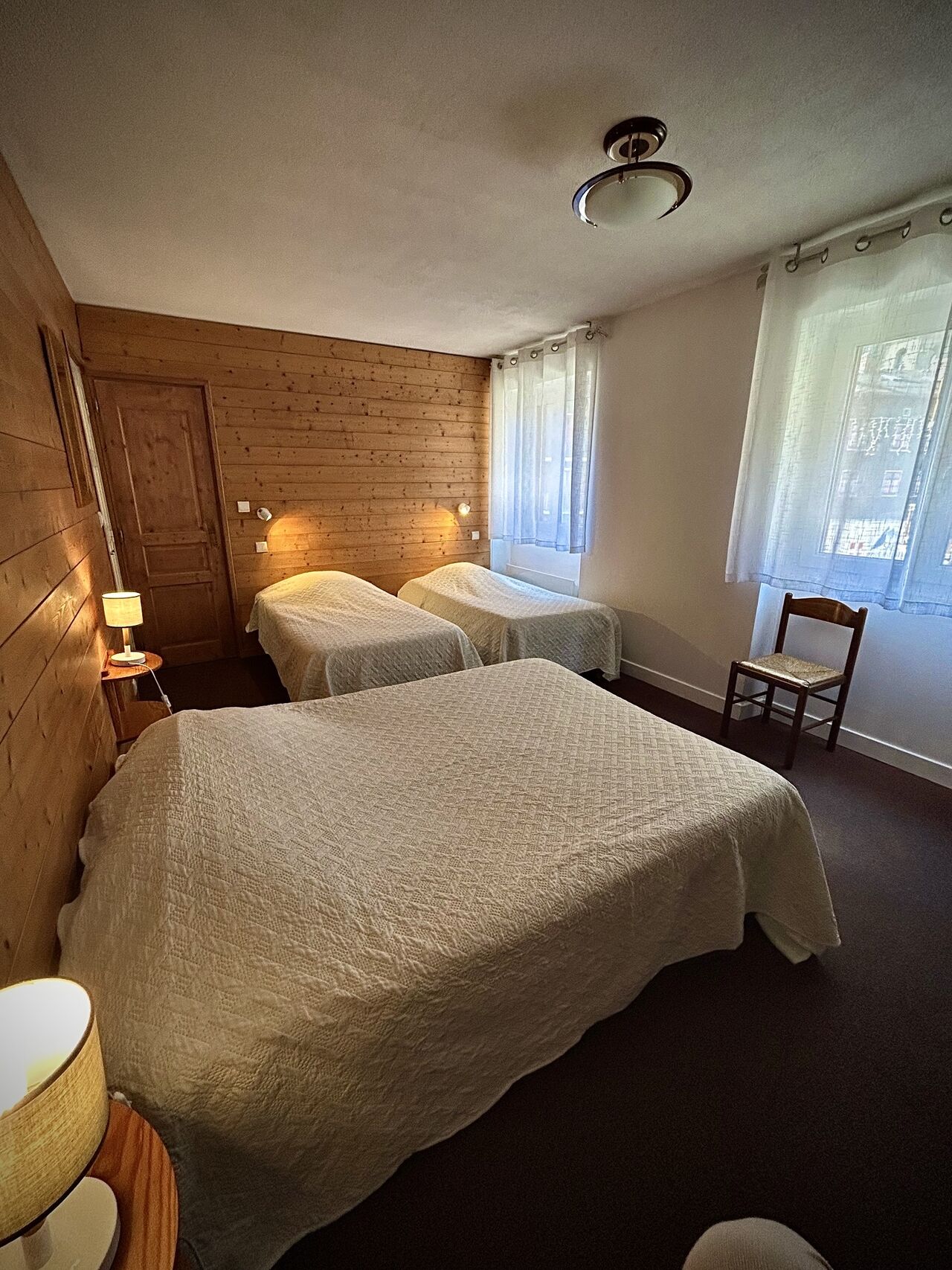 Chambre 4 pers un lit double deux lits simples