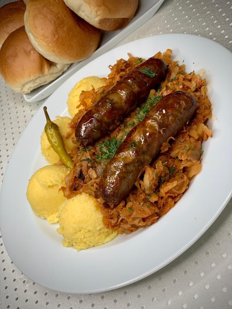 Cârnați de porc Afumați cu varza 