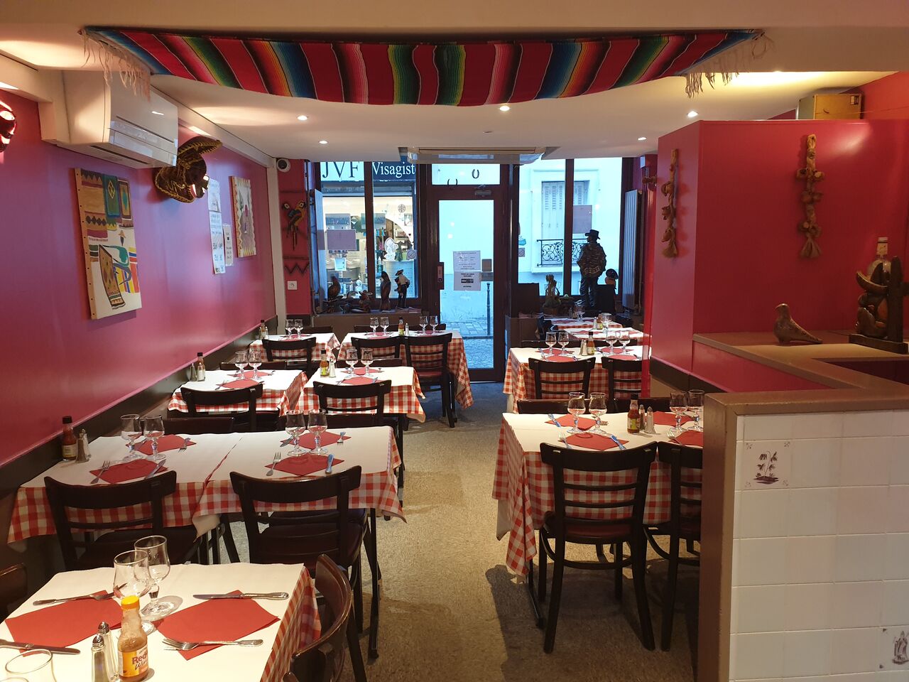 Une salle de 42 personnel 