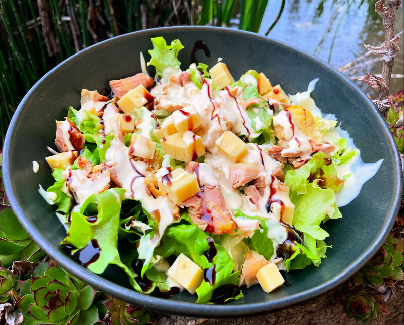 Salade de poulet et sauce blanche