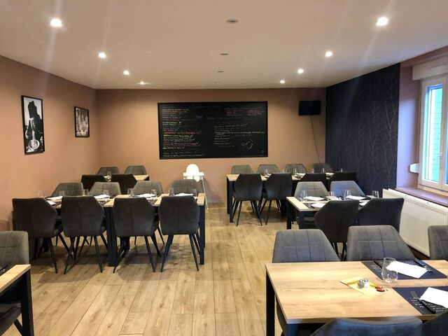 Salle 1er étage d'une capacité de 50 personnes.