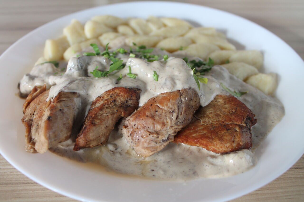 Polędwiczki wieprzowe z sosem grzybowym