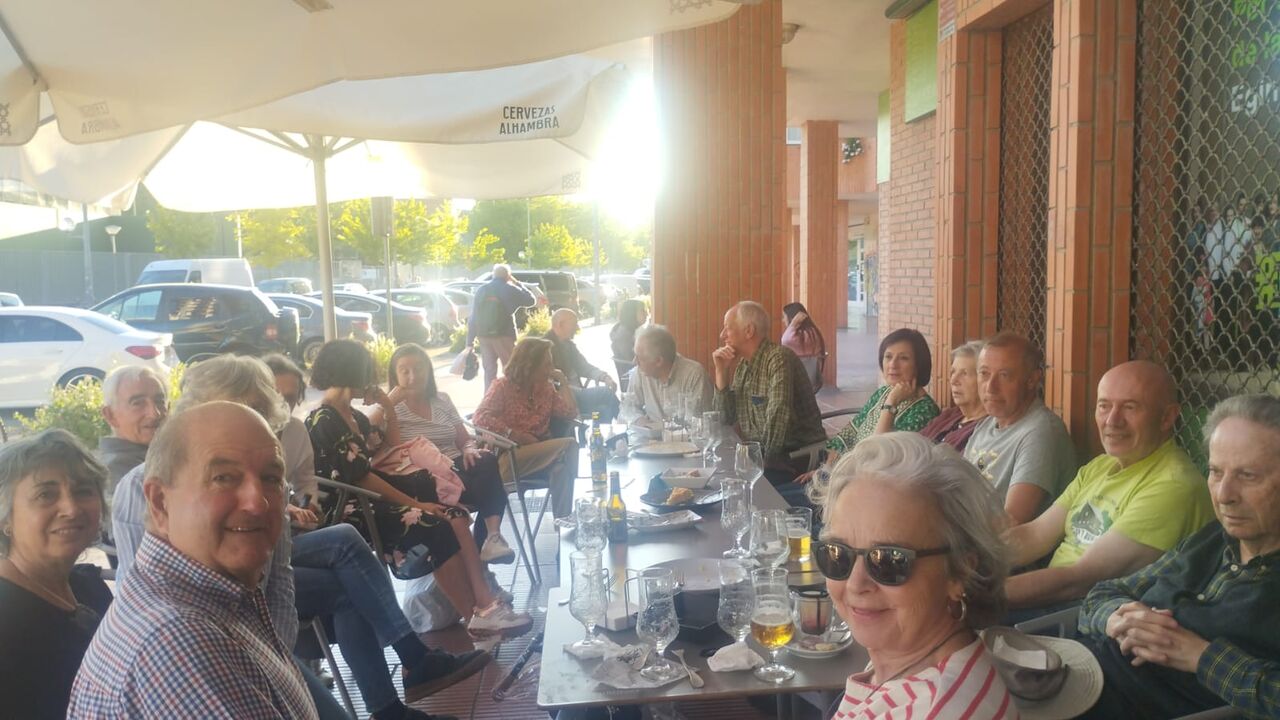 Celebra con tu cuadrilla para tener el gusto de atenderlos.