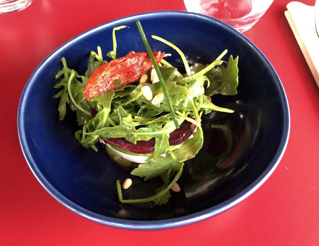 Mille-Feuilles de betteraves et mozzarella di bufala au pesto