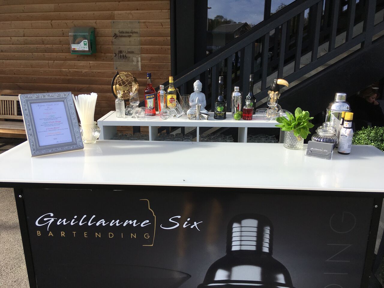 Bar à Cocktails sur le site d'Arqana Deauville durant les ventes, depuis 2018.
Any Time Any Where but Cocktails !