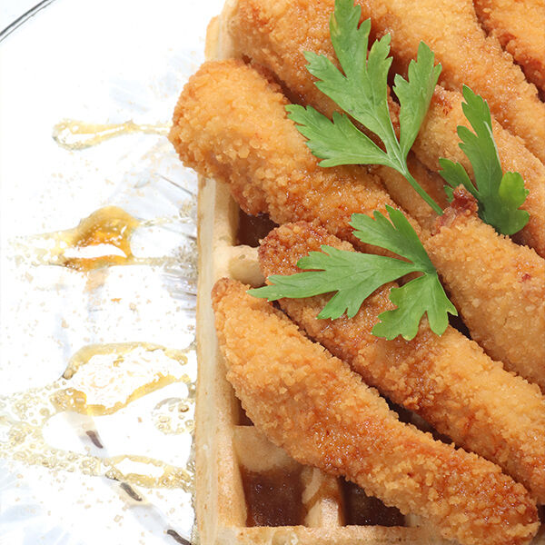 #ChikenFingerNY
Nuestro Increíble Gofre glaseado con Miel y Coronado con Pechugas de Pollo Crujiente con Nuestra Salsa NY.