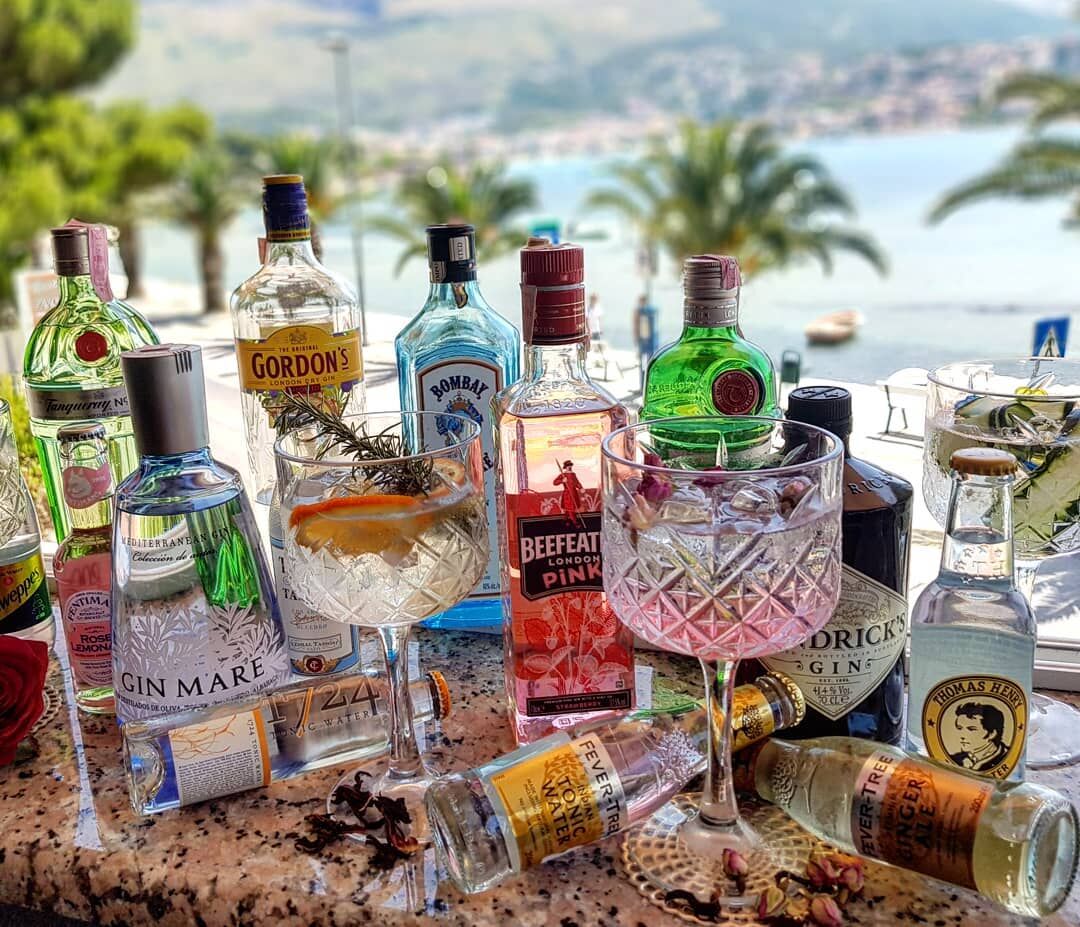Whats your favourite combination of gin and tonic? Find us in Stobreč and enjoy in best bar in town just a step away from you!