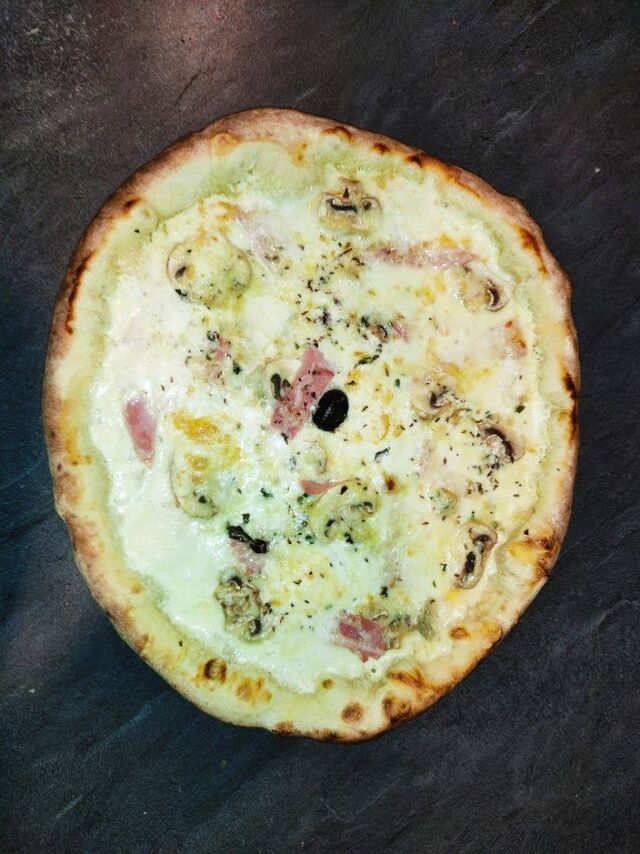 La Bruccio : Base crème, champignons, Jambon, Torta Mascarpone