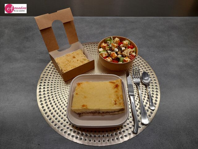 Panier repas : petite salade + parmentier de canard confit à la patate douce + crumble aux pommes