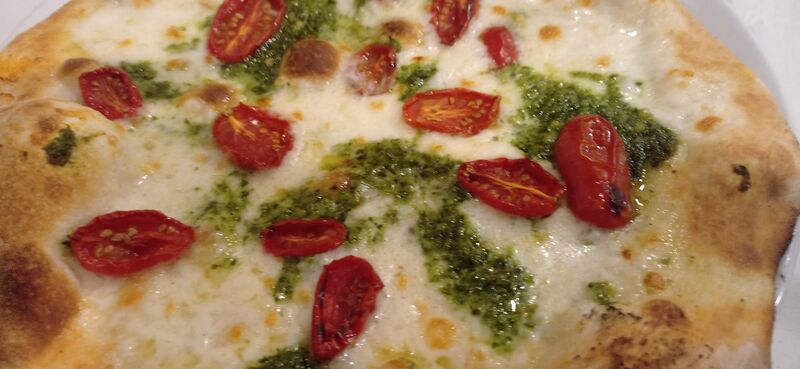 Pesto di rucola e pomodorini confit