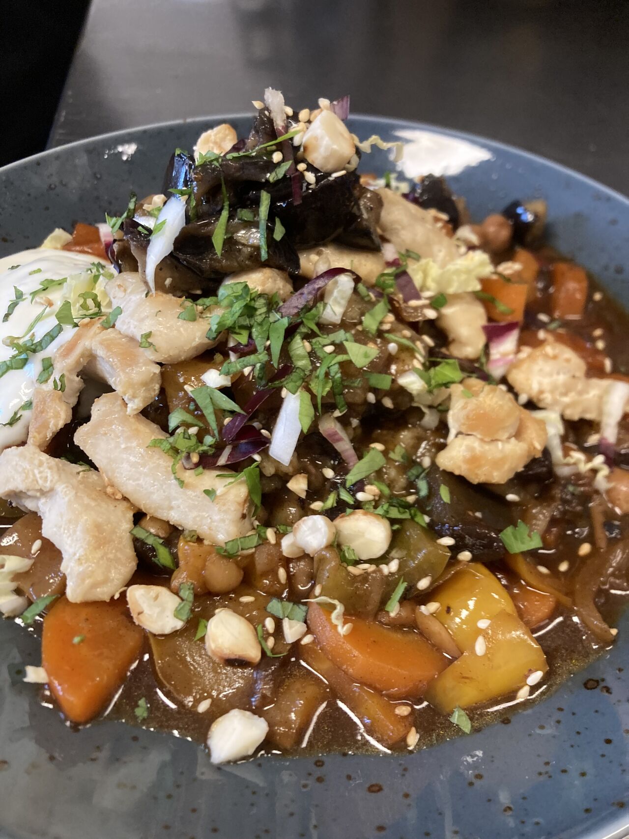 Marakesh Bowl- Hühnchen mit Orientalischem Gemüse und Linsen-Couscous