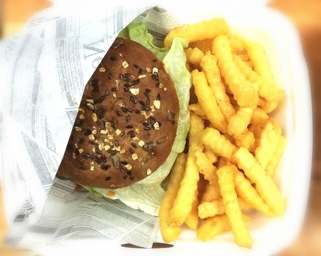 Beefburger mit Pommes-Frites As