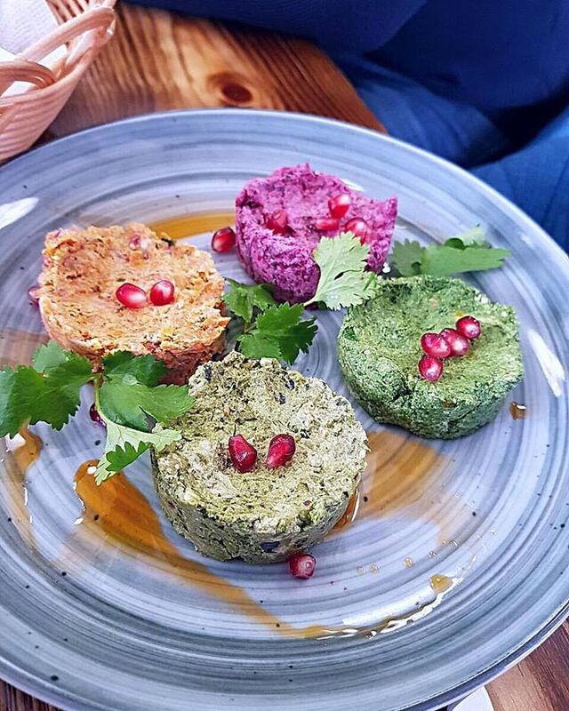 Асорті пхалі - шпинат, спаржева квасоля, буряк, морква, горіхова паста, кінза, спеції з Грузії.