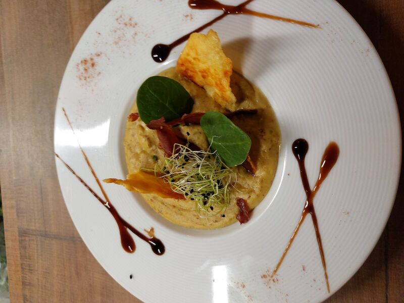 Crème de pois cassés, tuiles au Comté