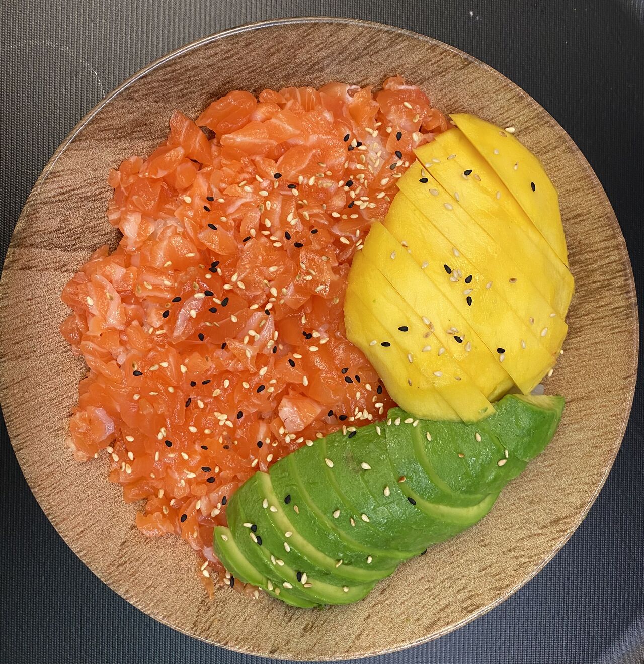 Tartare saumon avocat mangue 