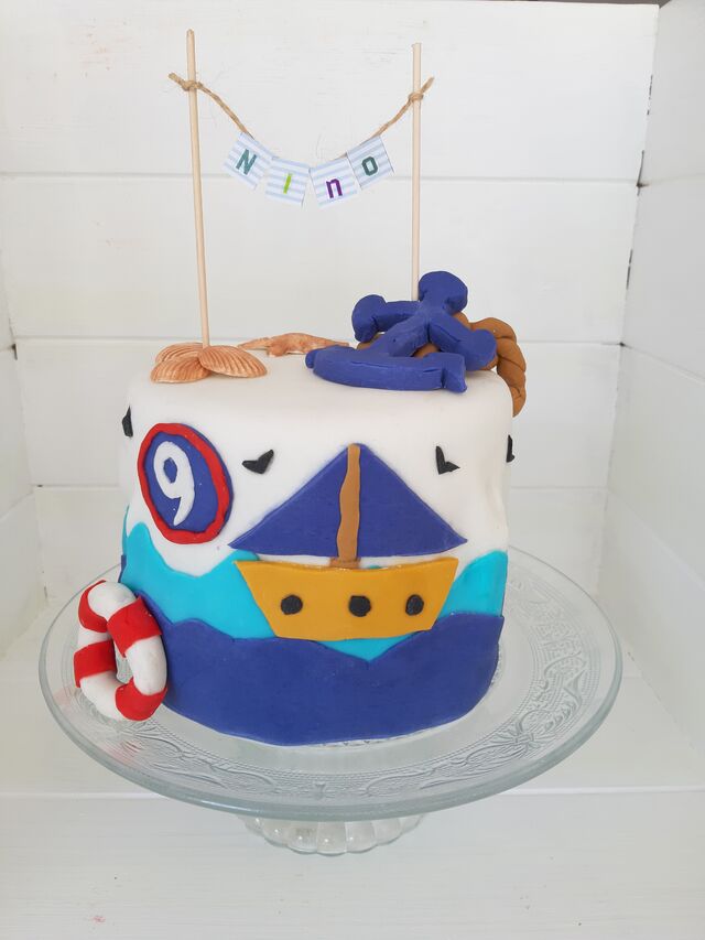 Layer cake thème Marin (4,80€ la part)