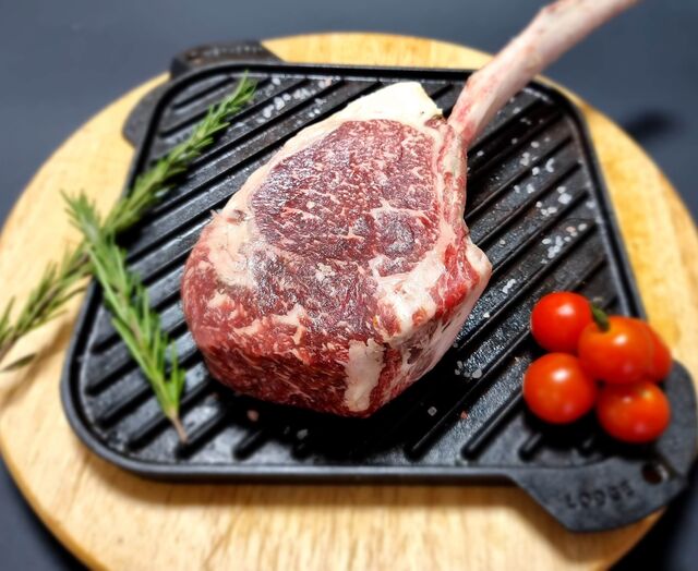 Tomhawk Hr Dry Age steak