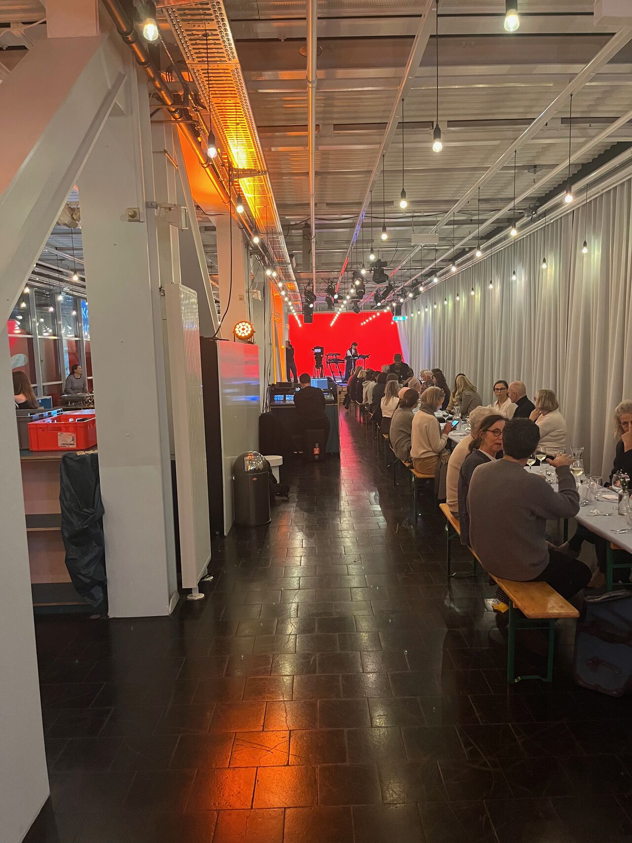 Dinner Central DHaus Düsseldorf