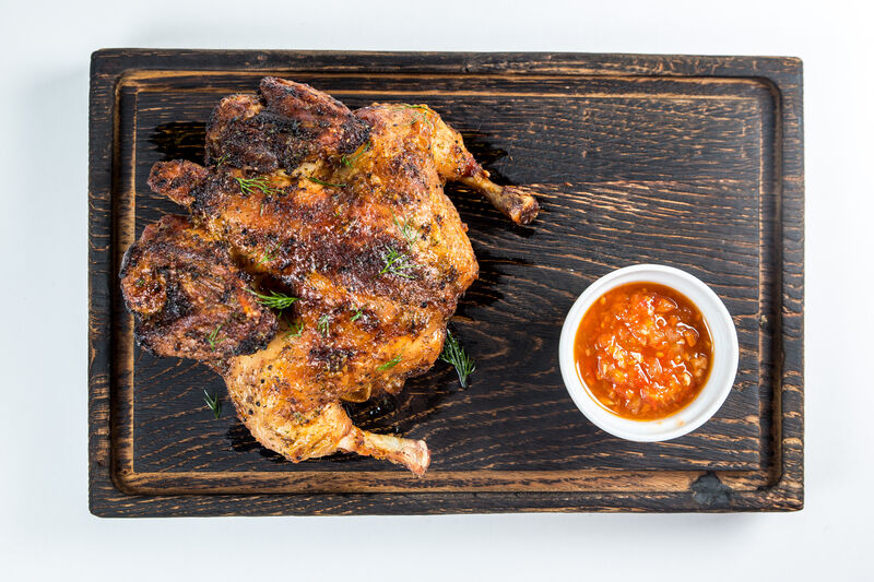 Курча Тапака з аджикою.