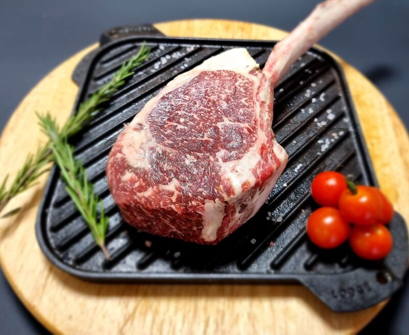 Tomhawk Hr Dry Age steak