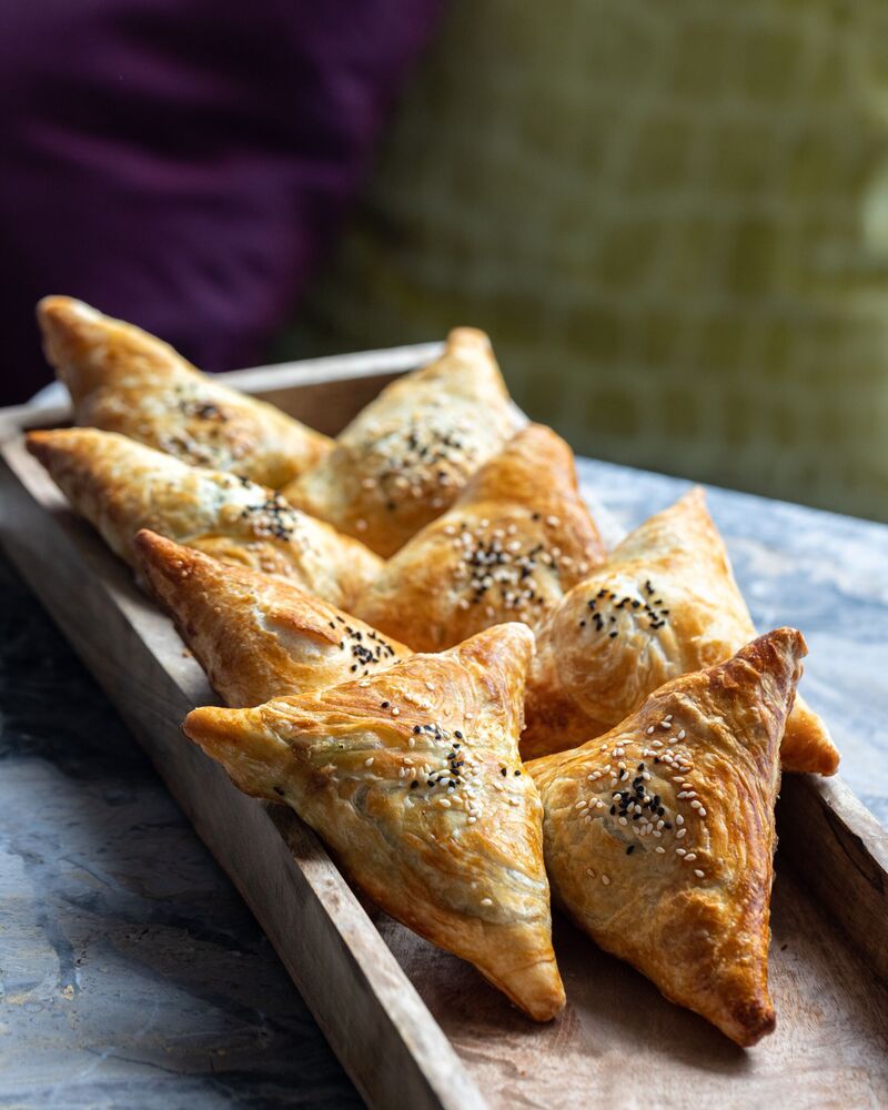 Samsa (gefüllte hausgemachte Blätterteigtaschen 