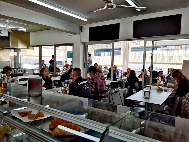 Há muito espaço e vontade de vos receber e servir.