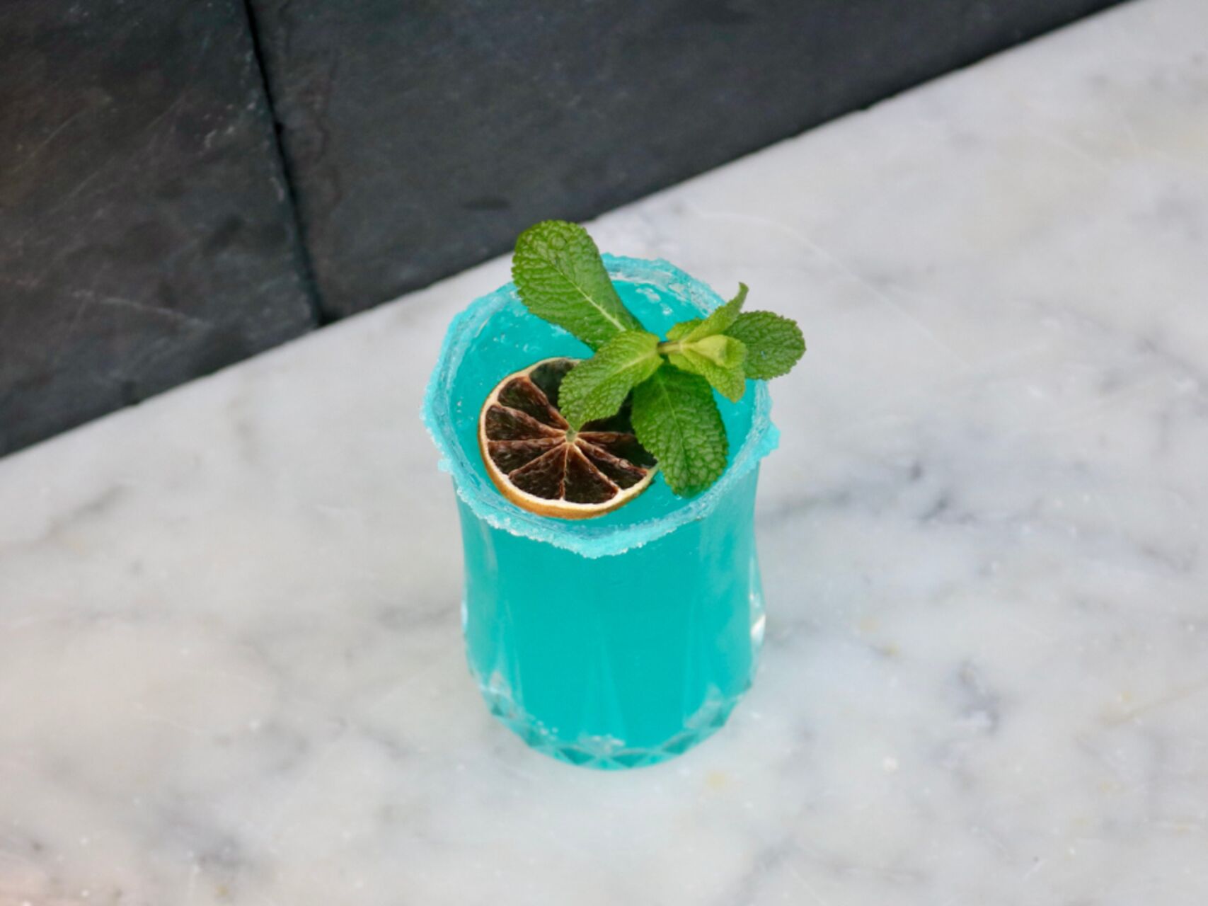 L’Azur, la fraîcheur aux couleurs des calanques 💙