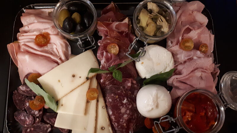 Planche d'antipasti à déguster seul ou plusieurs 