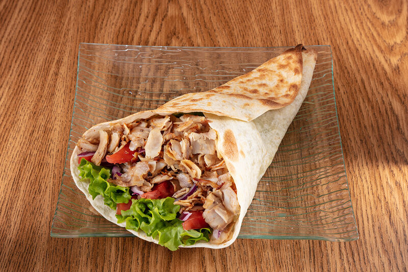 un veritable chawarma un parfait mariage entre crudité et viande finement grillée 