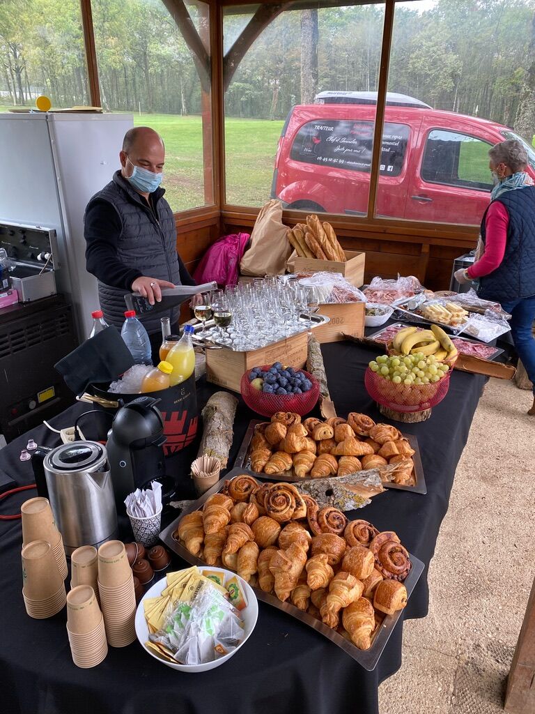 CAFÉ D'ACCUEIL ET VIENNOISERIES 