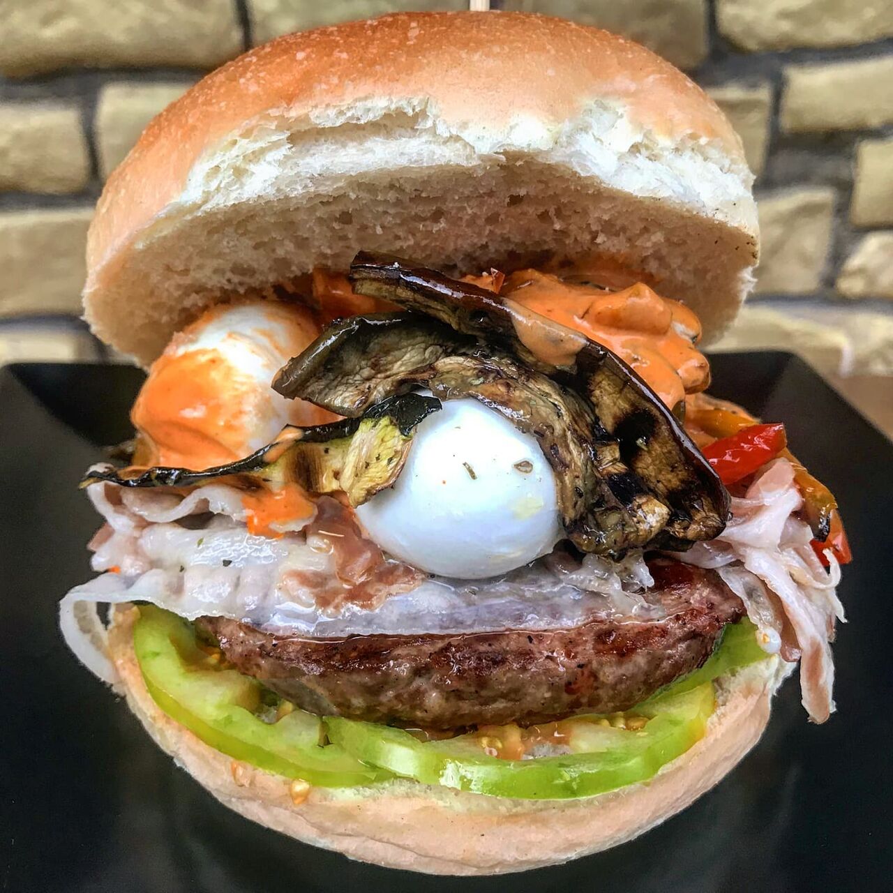 Nella nostra cucina abbiamo completamente eliminato i congelatori, così da servire solo prodotti freschi e stagionali